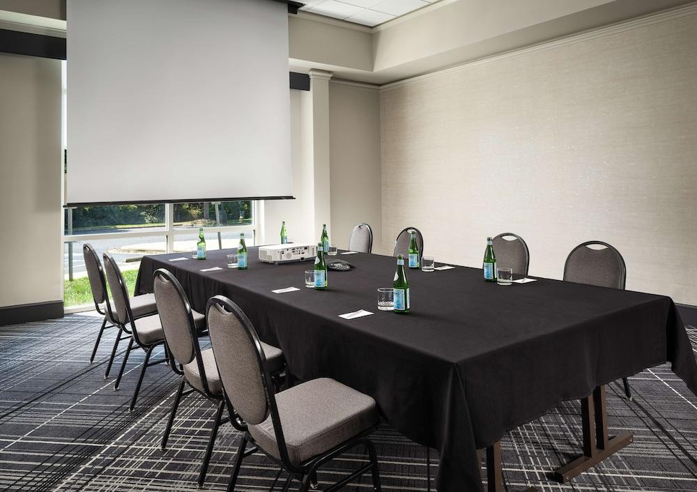 Hilton Charlotte Airport photo 10