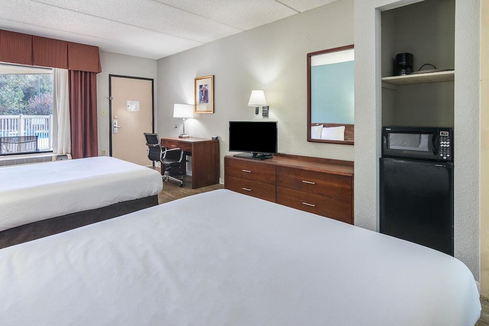 Econo Lodge photo 19