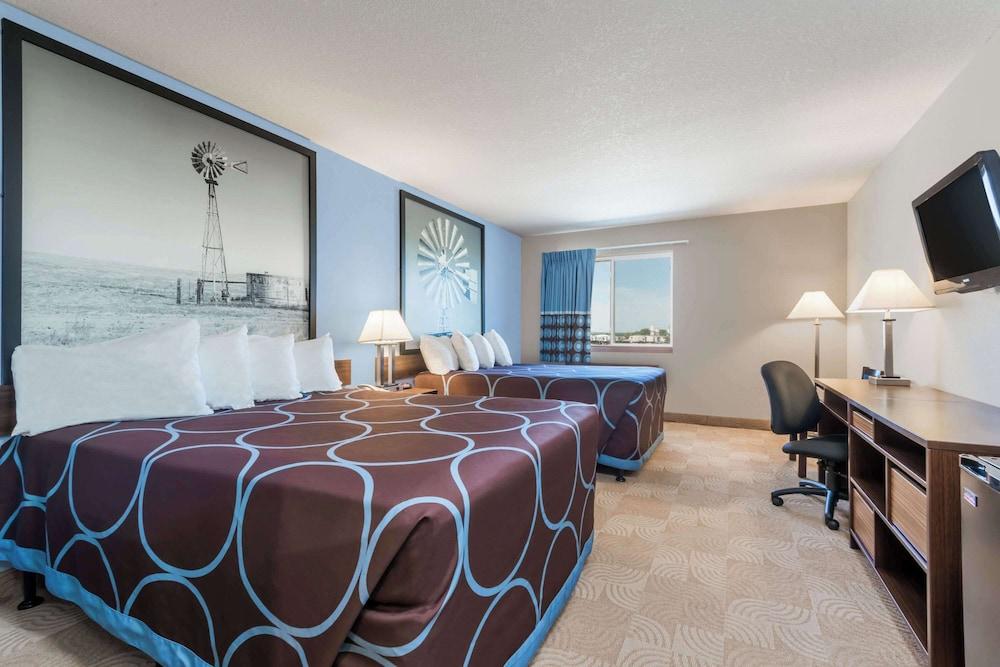 Super 8 by Wyndham Beloit KS photo 12
