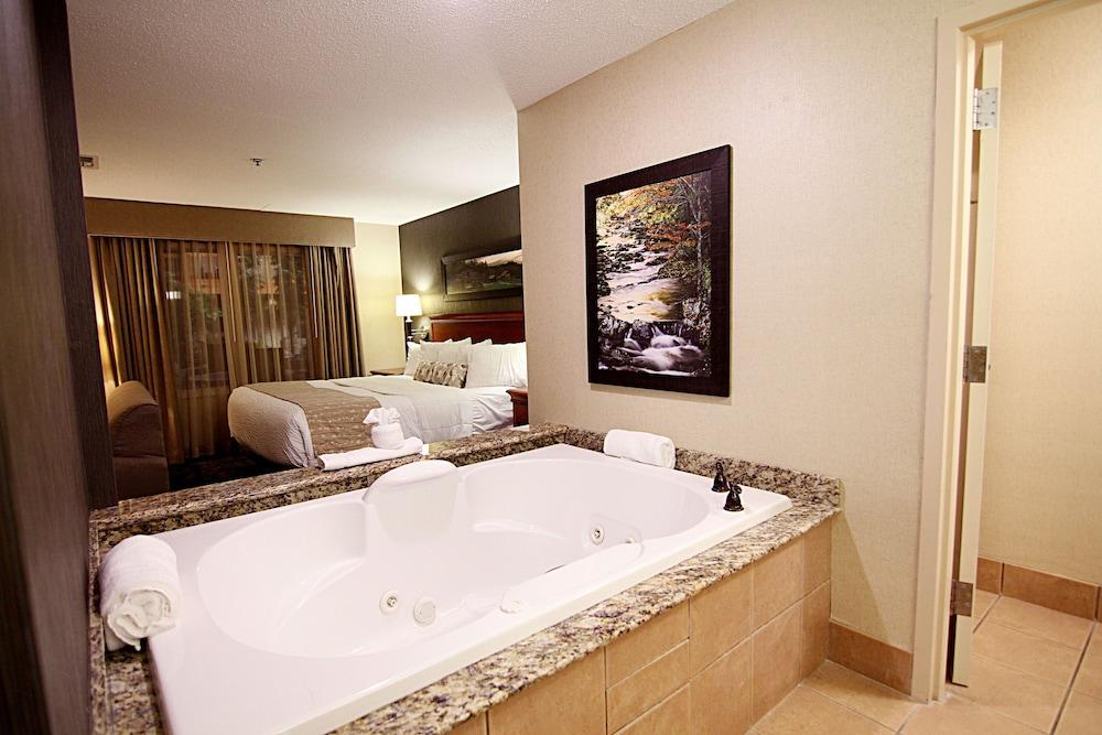 C'mon Inn Hotel & Suites photo 12