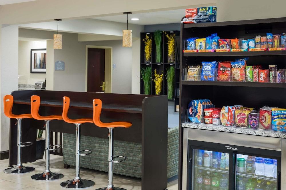 Microtel Inn & Suites by Wyndham Greenville / Woodruff Rd photo 15