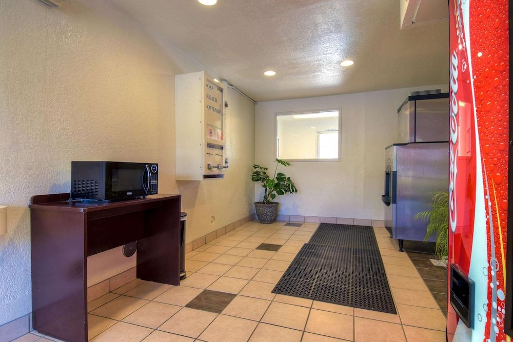 Motel 6 Riverside West - Jurupa Valley photo 18