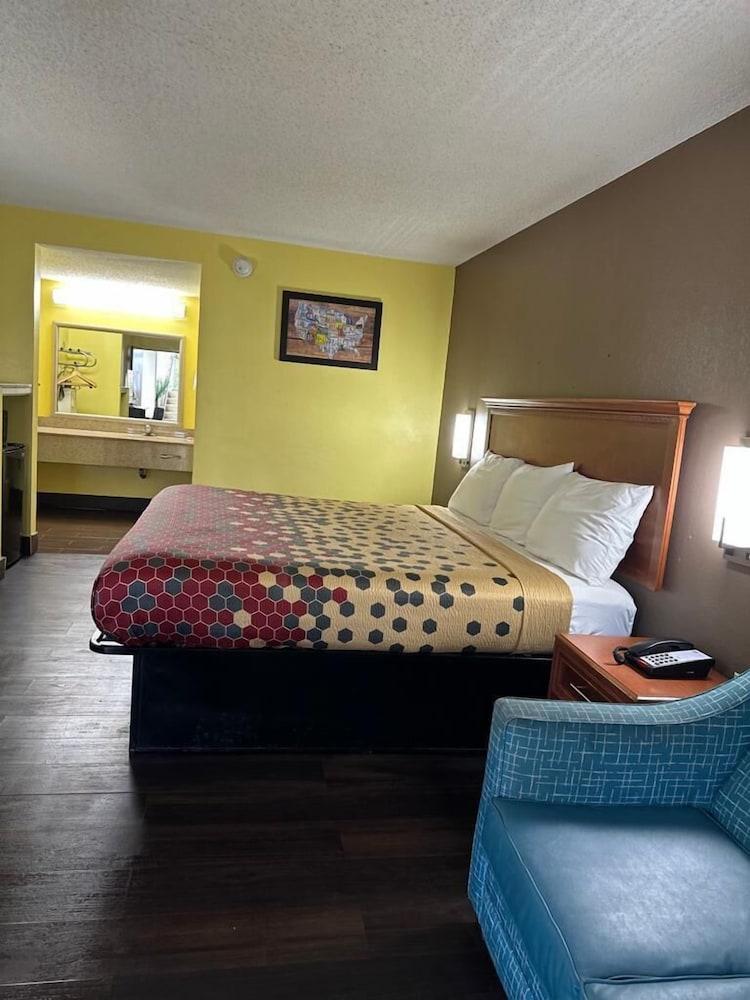 Econo Lodge Picayune photo 15