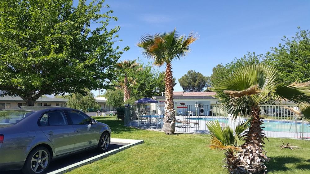 Town House Motel photo 25