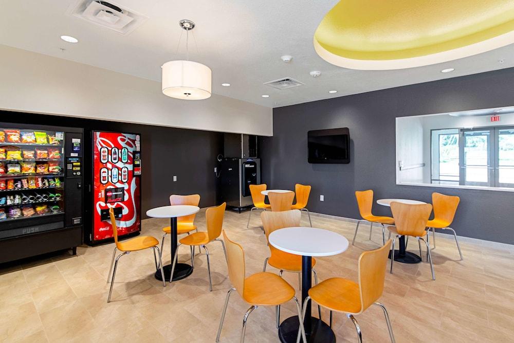 Motel 6 Austin, TX - Airport photo 20