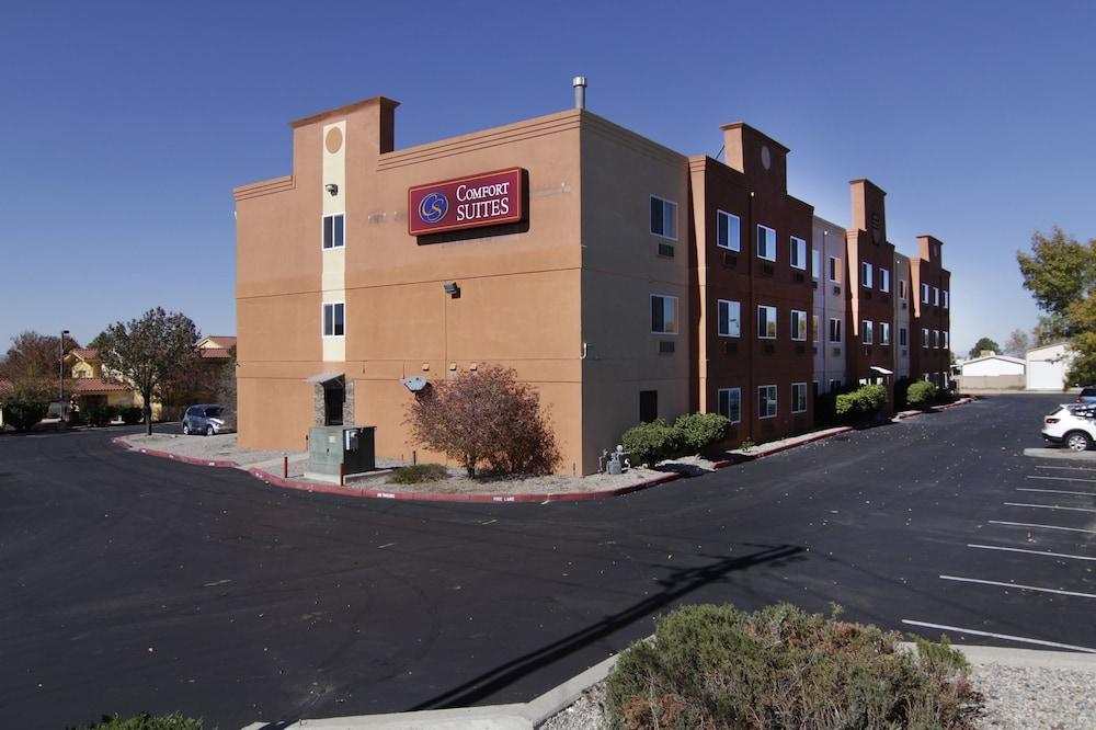 Comfort Suites Albuquerque/North Journal Center photo 8
