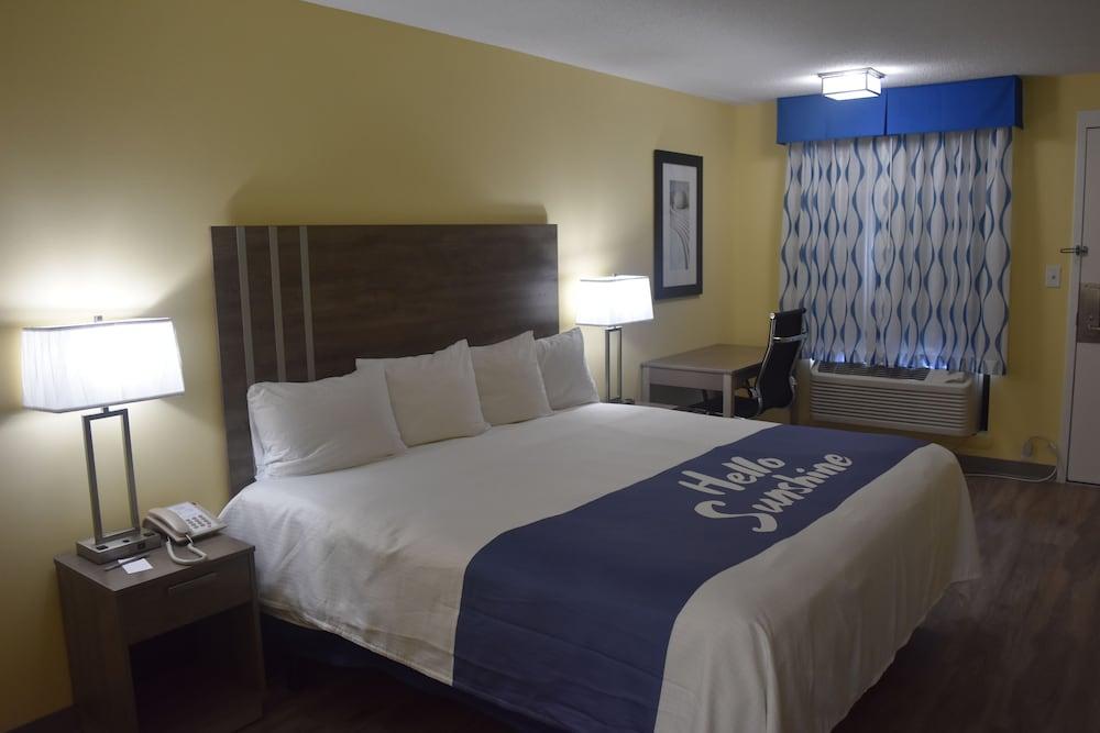 Days Inn by Wyndham Cape Carteret near Emerald Isle photo 8