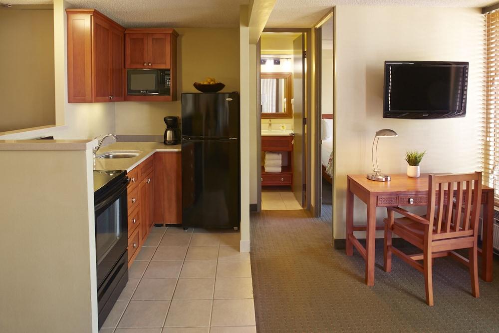 Pacific Monarch Hotel photo 24