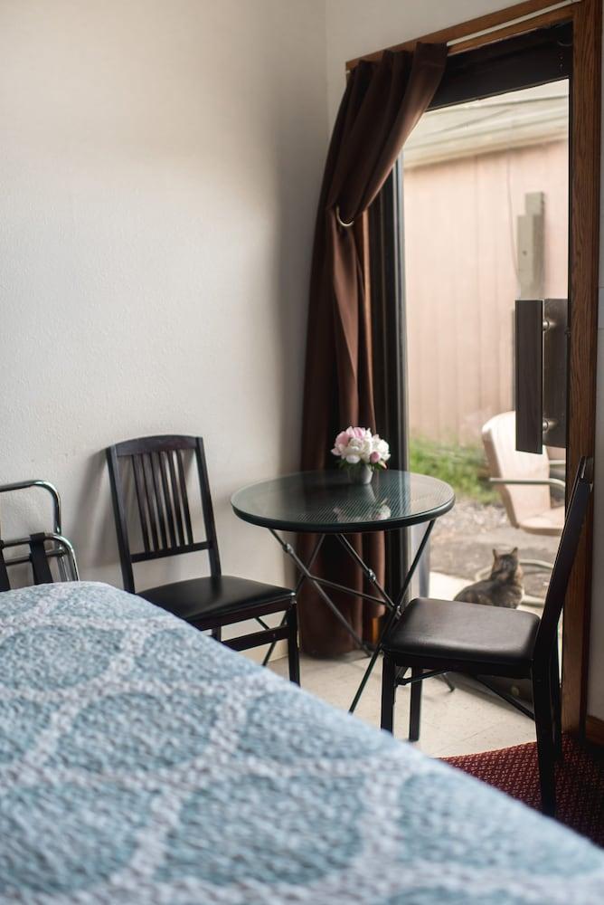 Cozy Mountain Motel  photo 13