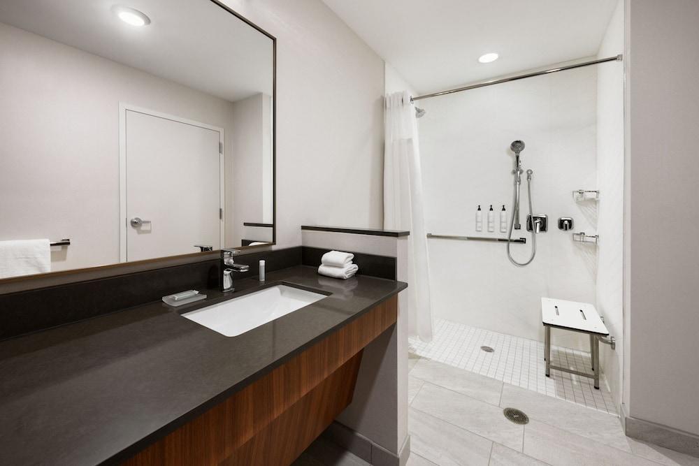 NEW - Fairfield Inn & Suites by Marriott Orlando at Millenia photo 31