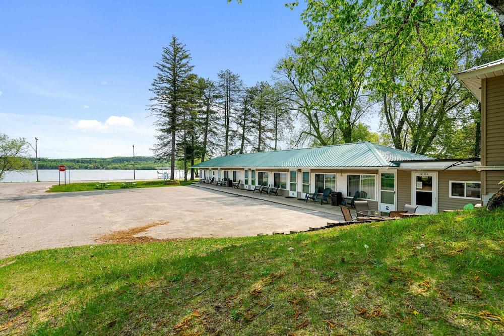 South Arm Retreats photo 6