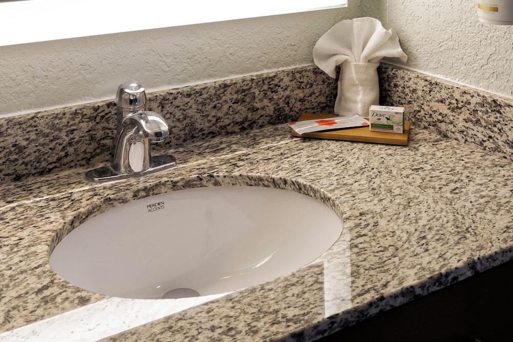 Wingate by Wyndham Owensboro photo 74