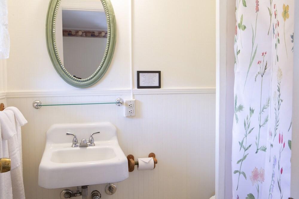 The Chimney Rock Inn & Cottages photo 59