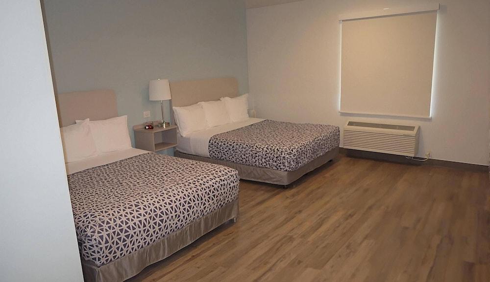 Woodspring Suites Elkhart photo 27