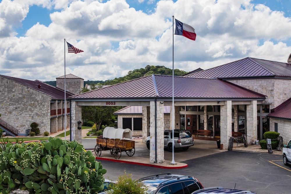 Y O Ranch Hotel photo 44