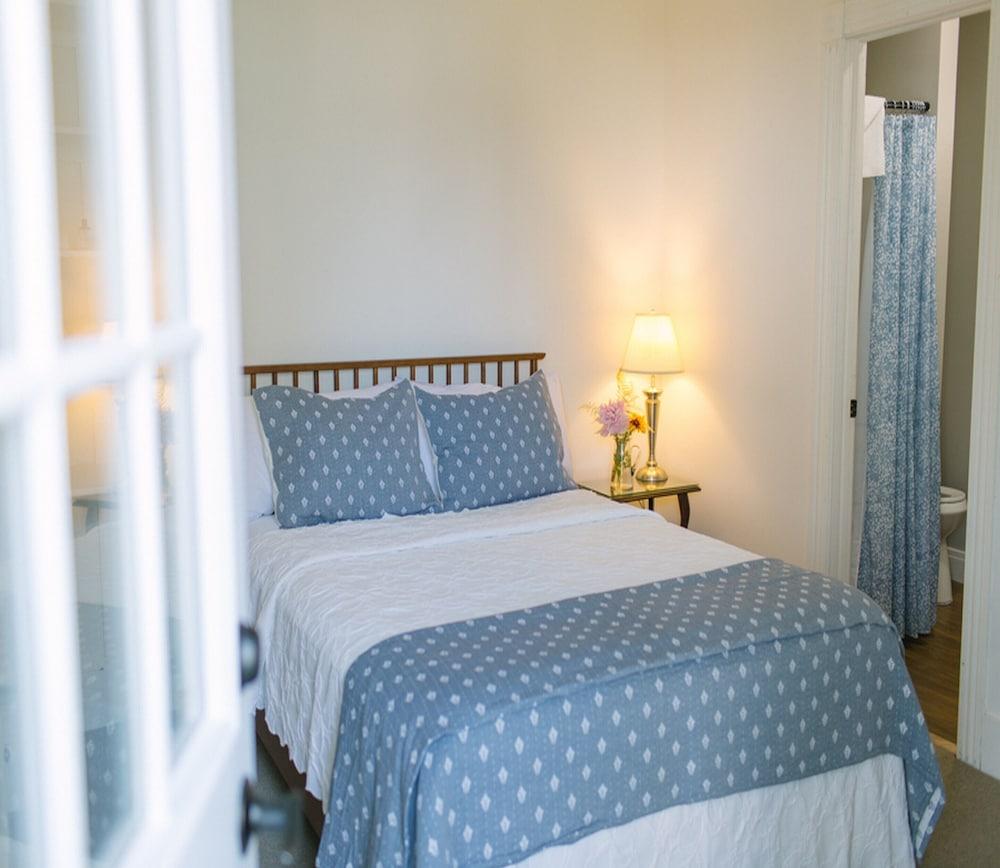 Admirals Quarters Inn photo 79