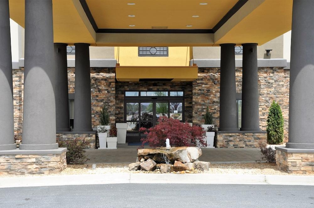 Holiday Inn Express & Suites Perry-National Fairground Area #34 by IHG photo 68
