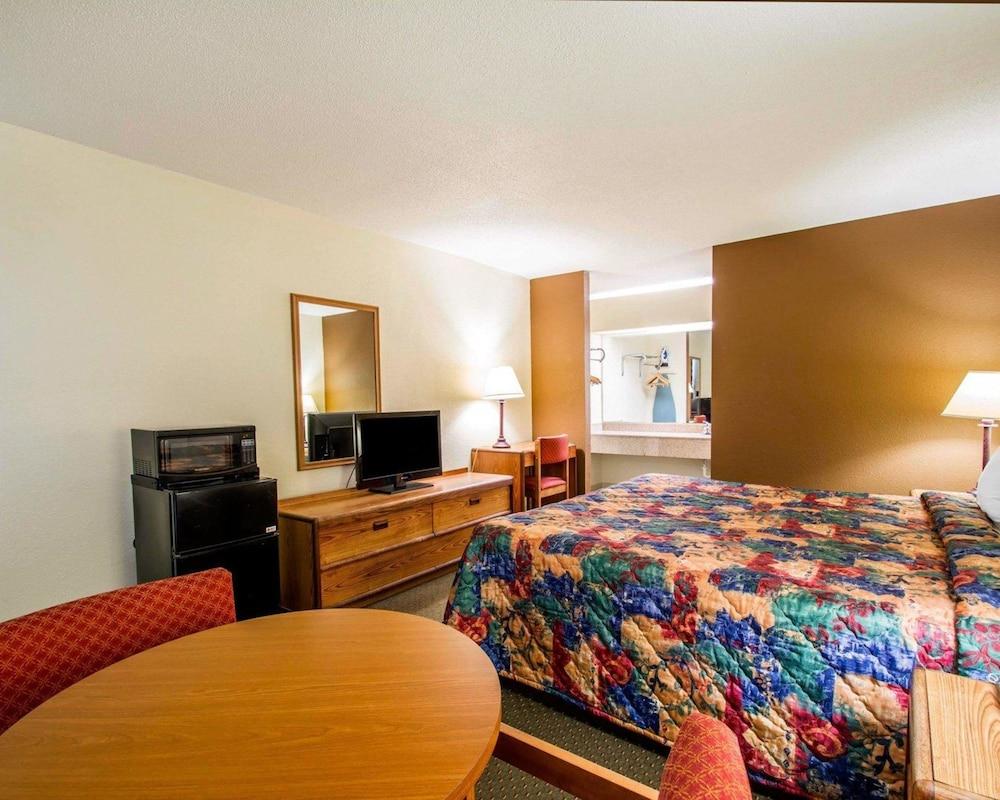 Econo Lodge Andalusia photo 40