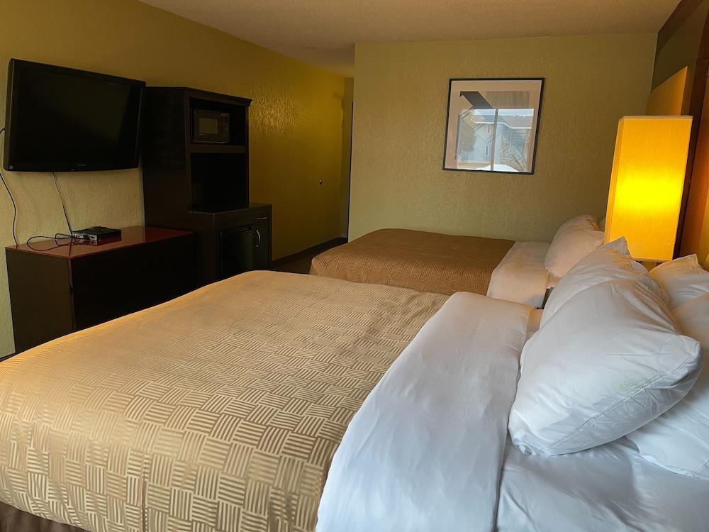 Clarion Inn photo 33