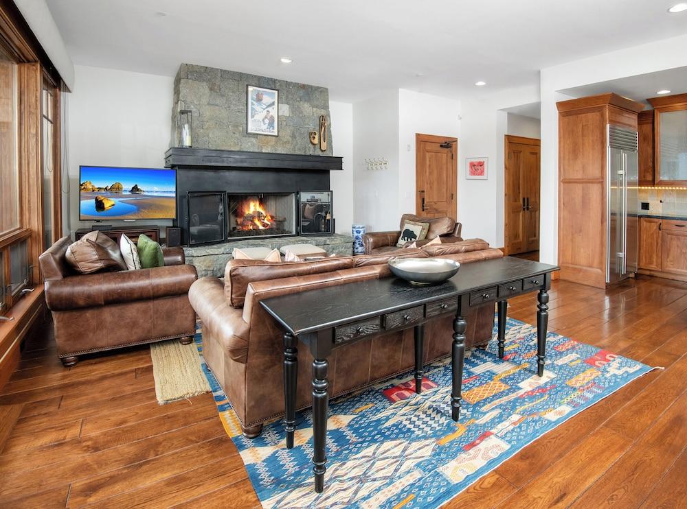 Hummingbird by Elevation Accommodations photo 38