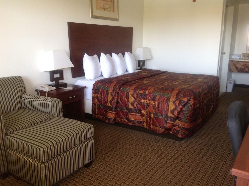 America Inn & Suites photo 14