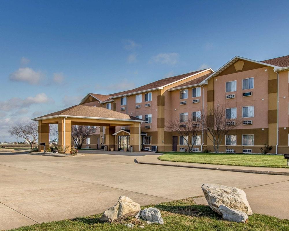 Quality Inn & Suites Mount Pleasant photo 35