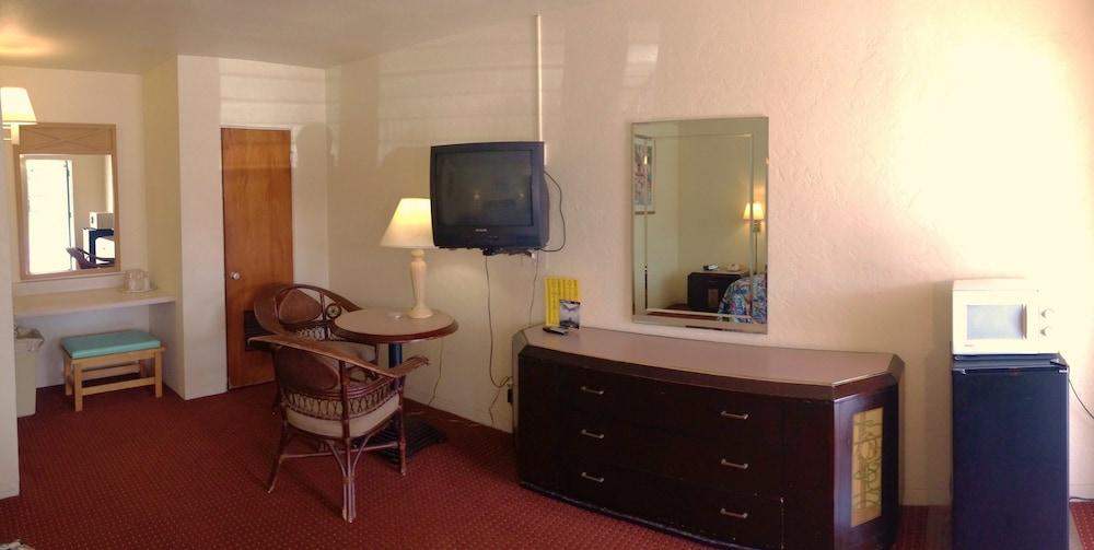 Hawaii Motel photo 14