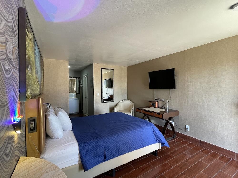 Crown Motel photo 19