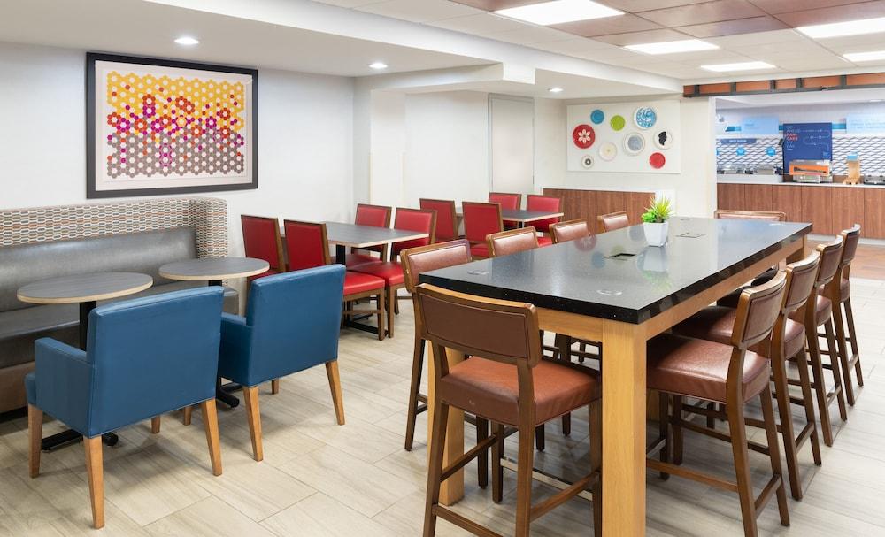 Holiday Inn Express Rochester - Greece by IHG photo 39