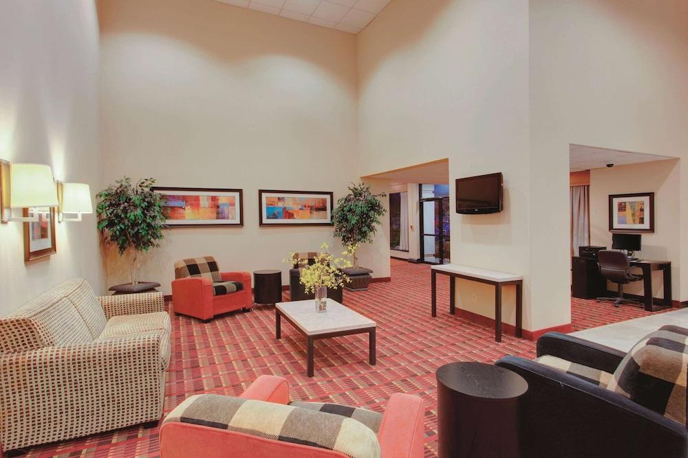 Ramada by Wyndham Fairfield NJ photo 3