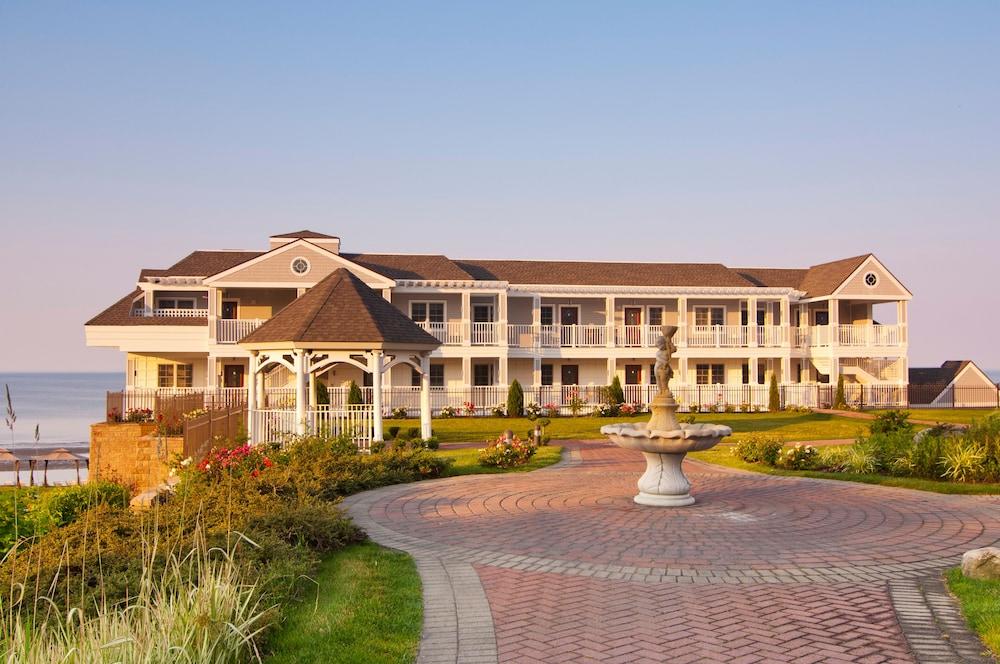 Water's Edge Resort & Spa photo 32