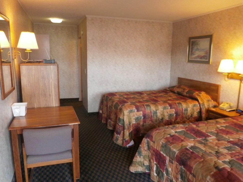 Richmond Inn & Suites photo 8