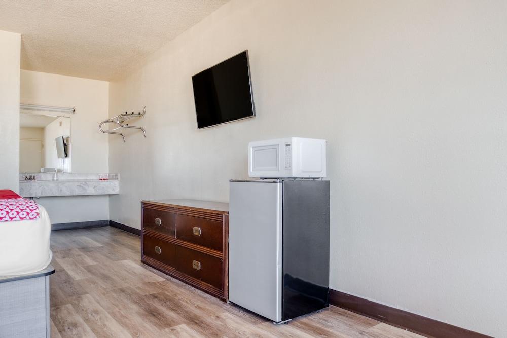 OYO Hotel Waco University Area/ I-35 photo 10