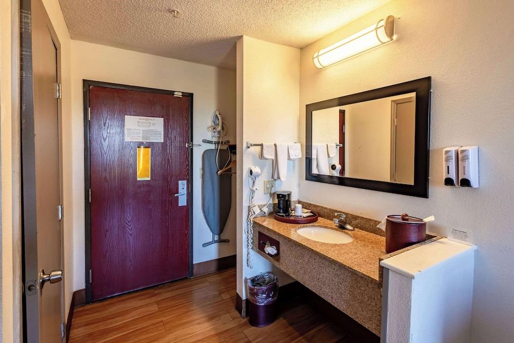 Clarion Pointe photo 26