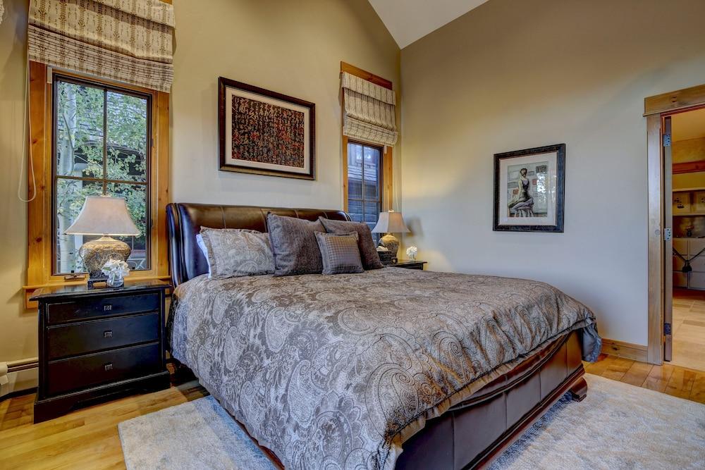 Snowberry by Elevation Accommodations photo 52