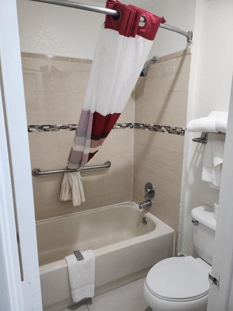 Americas Best Value Inn Forest photo 15