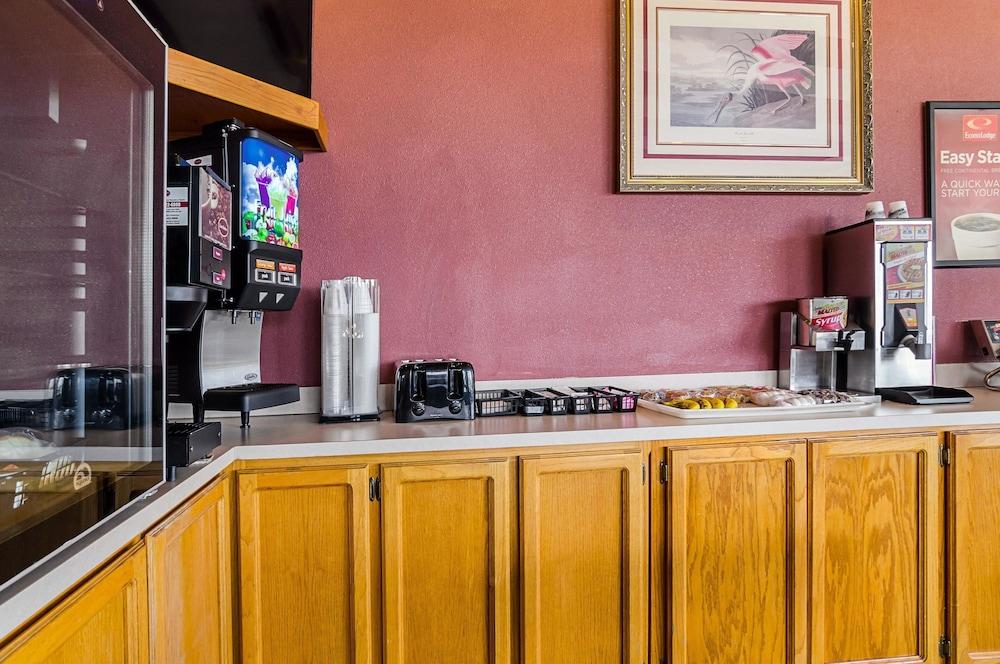 Econo Lodge photo 28