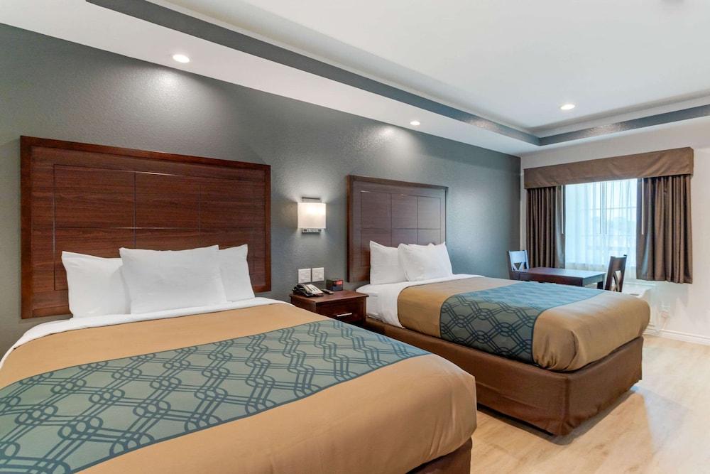 Econo Lodge Houston Northwest - Cypress photo 11