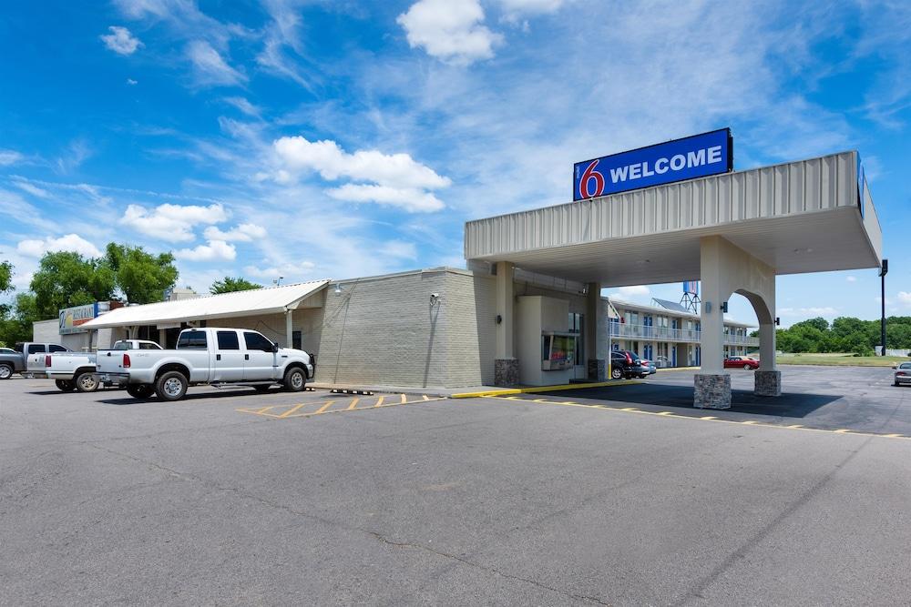 Motel 6 Van Buren, AR — hotel in Van Buren