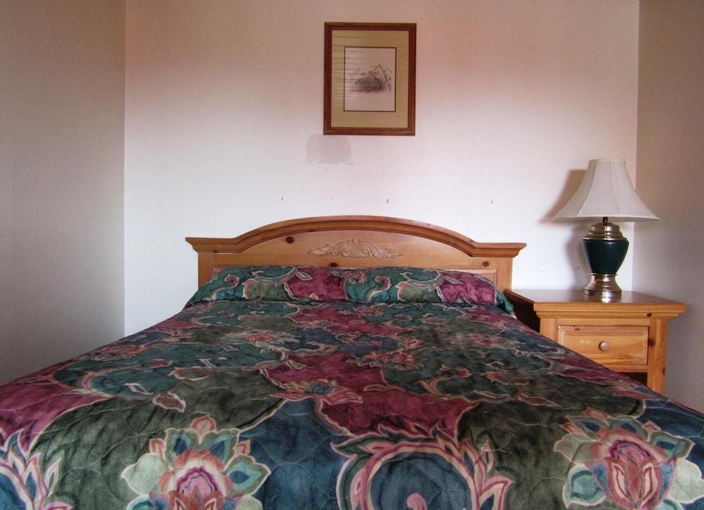 Traveler's Lodge photo 14