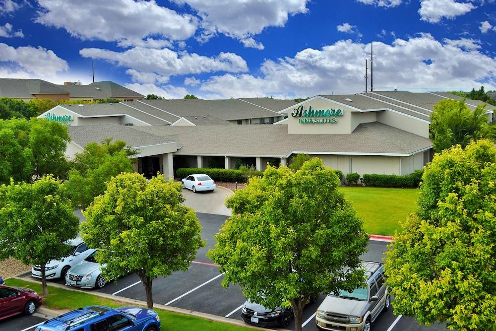 Ashmore Inn and Suites photo 12