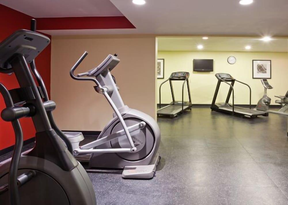Hampton Inn Glendale Milwaukee, WI photo 10