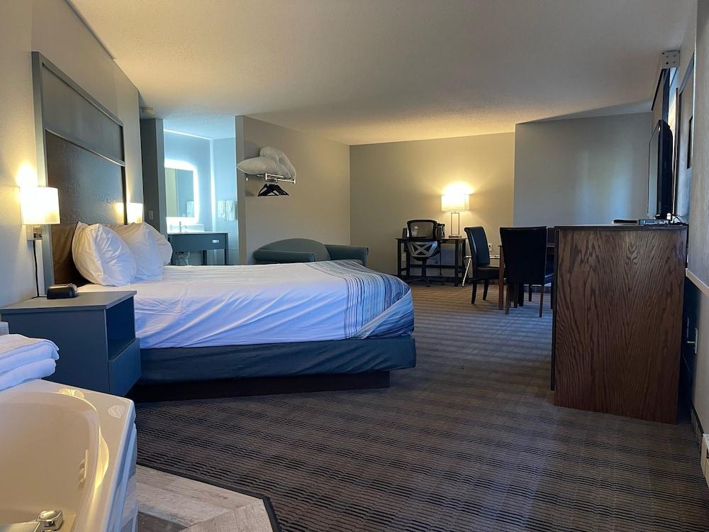 AmericInn by Wyndham Ladysmith photo 27