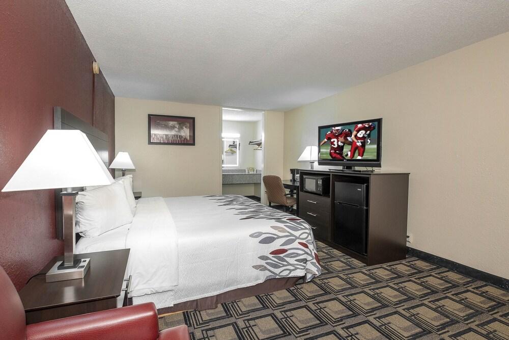 Red Roof Inn Murray photo 10