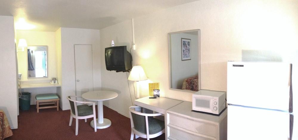 Hawaii Motel photo 8
