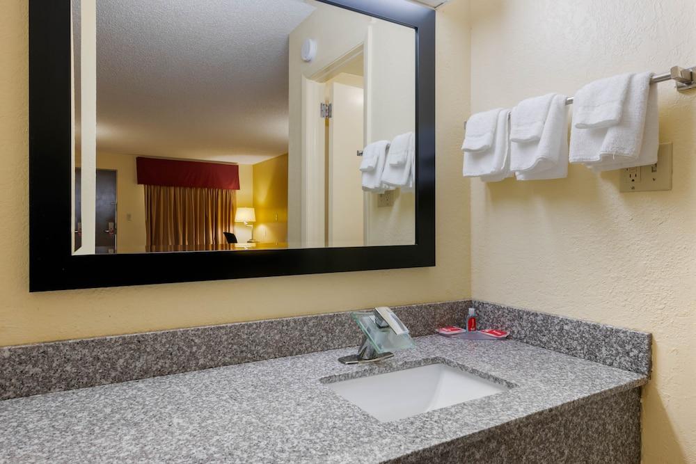 SureStay by Best Western Jacksonville Airport photo 33