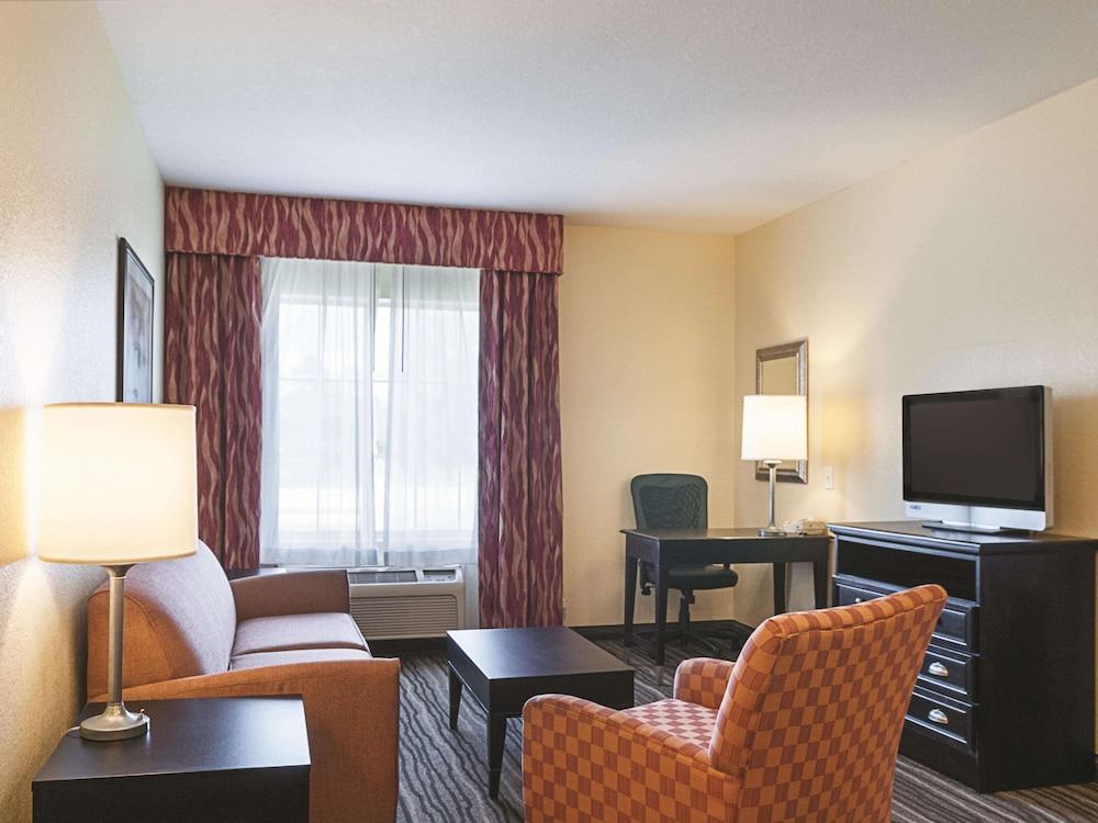 La Quinta Inn & Suites by Wyndham Slidell - North Shore Area photo 7