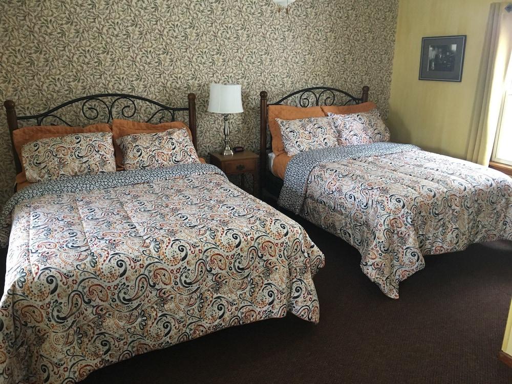 The Colonial Motel photo 20