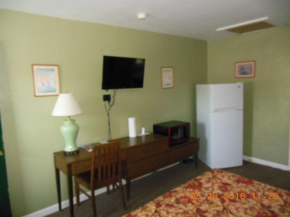 The Evergreen Motel photo 11