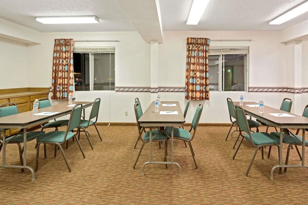 Super 8 by Wyndham Plano/Dallas Area photo 12